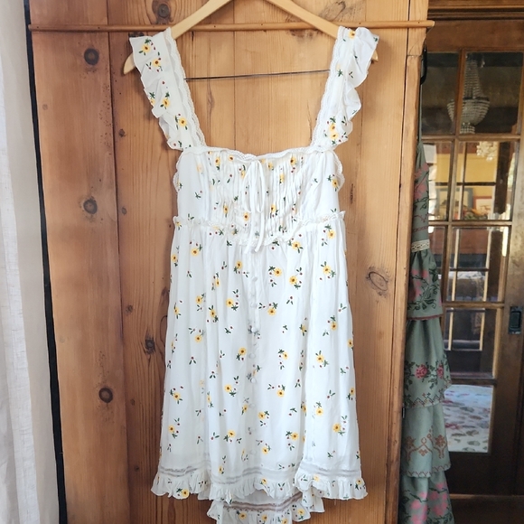 Altar'd State Dresses & Skirts - VTG Style Floral White Sunflower Dress